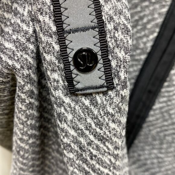 Lululemon Vinyasa Scarf - Picture 2 of 3